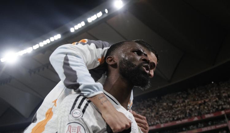 Imagen de Se confirmó la durísima sanción a Rüdiger por el intento de agresión al árbitro de la final de la Copa del Rey