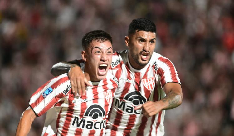 Imagen de La noche especial del hijo de Gallardo en Instituto: bautismo goleador y empate agónico