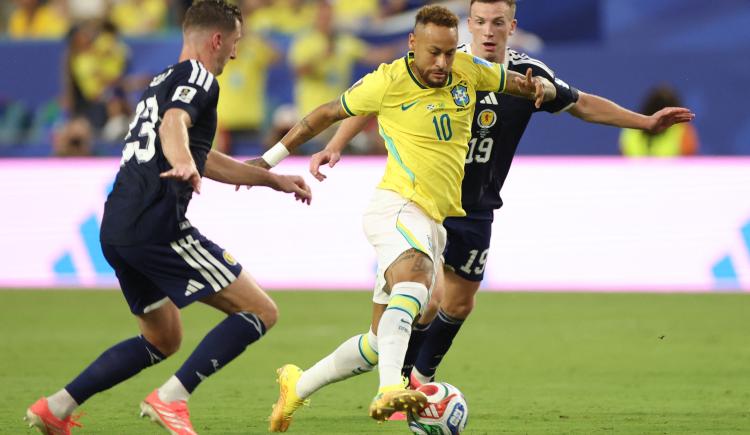 Imagen de En el debut de Neymar, Brasil goleó a Escocia y se clasificó primera en el Grupo E