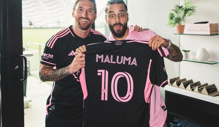 Imagen de Maluma, rendido a los pies de Messi: visita, abrazo y beso