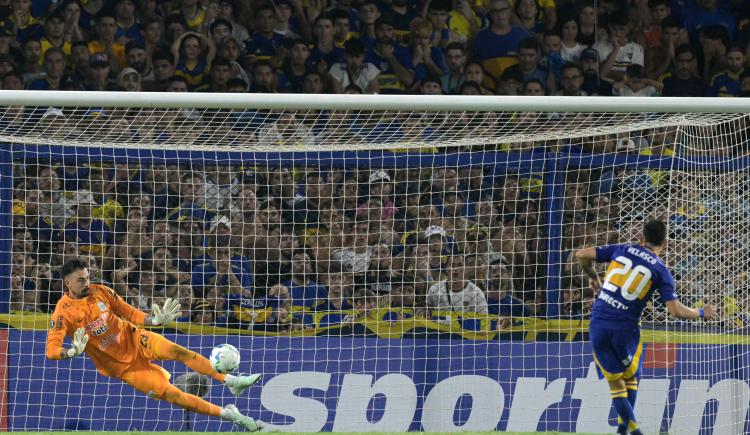 Imagen de Alan Velasco a fondo: El penal fallado, el Mundo Boca, Benfica, Paredes y la llegada de Russo