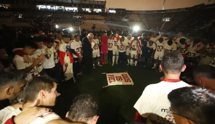 Imagen de Universitario le ganó el clásico a Alianza Lima y se consagró campeón a oscuras