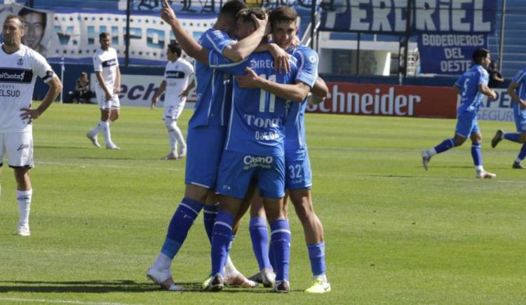 Imagen de DEBUT INMEJORABLE PARA DIEGO FLORES: GODOY CRUZ GOLEÓ A GIMNASIA LA PLATA