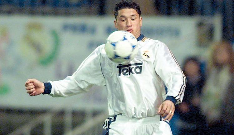 Imagen de 2004. Zárate está que explota