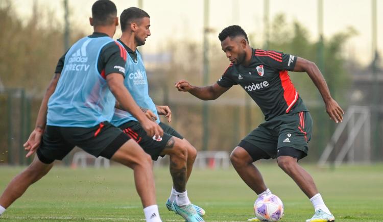 Imagen de Con importantes ausencias, River volvió a los entrenamientos