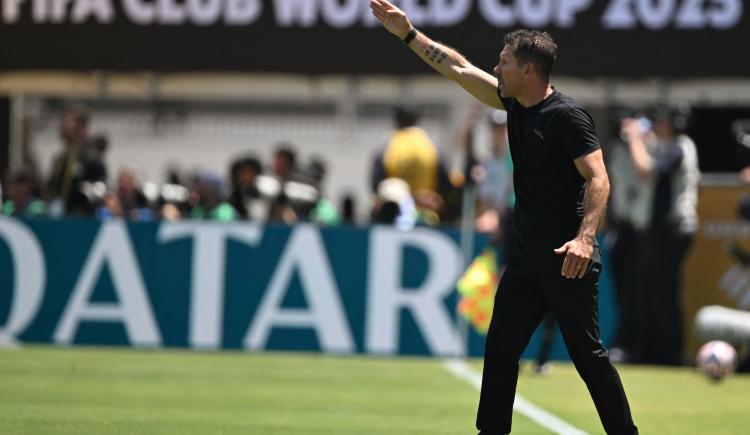 Imagen de Simeone dio la cara tras el duro debut y pidió a un campeón del mundo como refuerzo