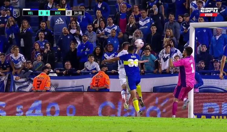 Imagen de ¿Por qué no cobraron penal en la mano de Alan Varela?