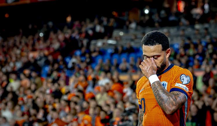 Imagen de El drama de Memphis Depay que tiene en vilo a Países Bajos
