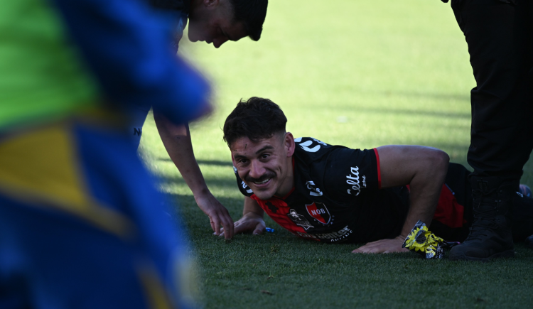 Imagen de Newell's ahogó sus penas en el VAR y se lo empató a Rosario Central en tiempo de descuento