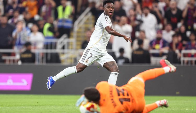 Imagen de El tremendo golazo de Vinicius con caño incluido en la final contra Barcelona