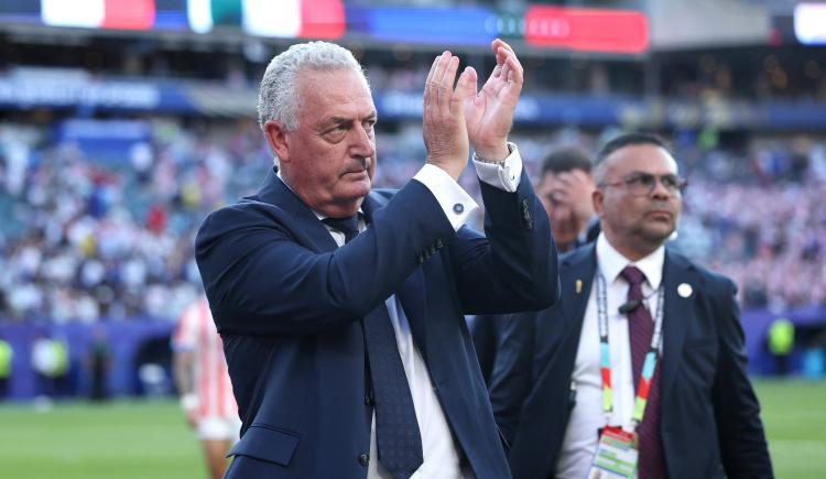 Imagen de Gustavo Alfaro reveló su tristeza tras la eliminación de Paraguay y no descartó terminar su carrera como entrenador