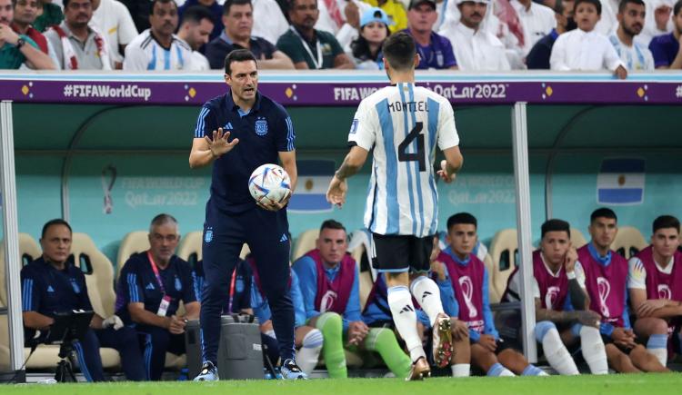 Imagen de El diálogo revelador entre Montiel y Scaloni en la previa de los penales ante Francia