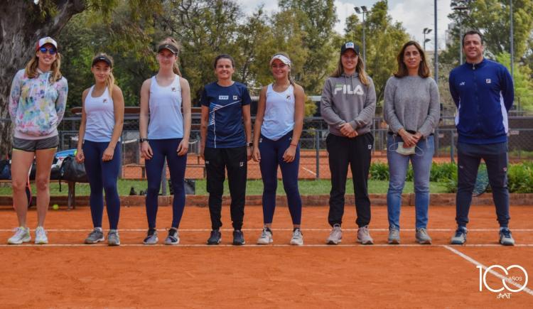 Imagen de NADIA PODOROSKA VISITÓ A LA DELEGACIÓN ARGENTINA SUB 16 ANTES DEL VIAJE A TURQUÍA