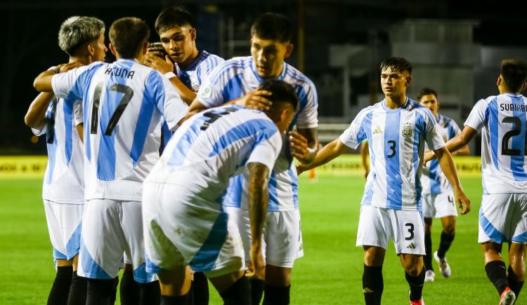 Imagen de Placentero debut en el Sudamericano Sub 20: Argentina humilló a Brasil y le ganó 6-0