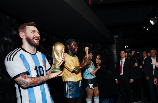Imagen de Con una estatua de Messi, se inauguró el museo del fútbol sudamericano