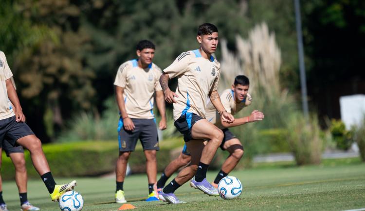 Imagen de Cuál es el club que más jugadores aporta a la Selección de Diego Placente para el Sudamericano Sub 17
