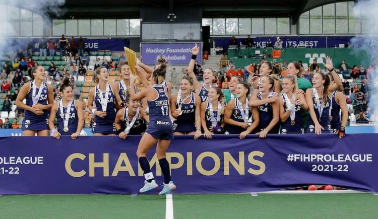 Imagen de Las Leonas alzaron el trofeo y sumaron otra victoria