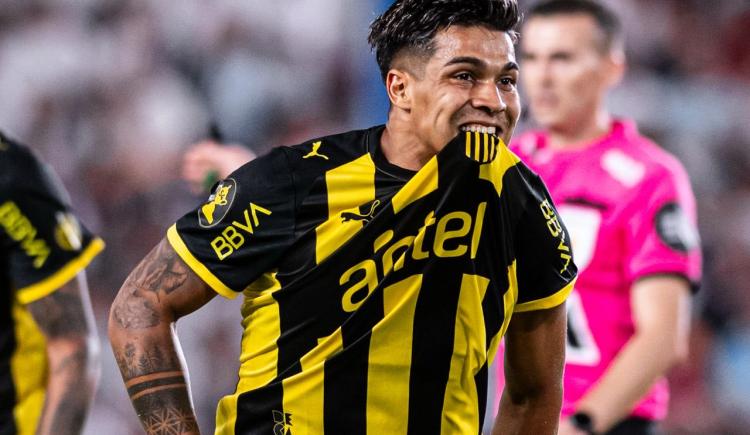 Imagen de Peñarol derrotó a Nacional y se adueñó del clásico de Uruguay