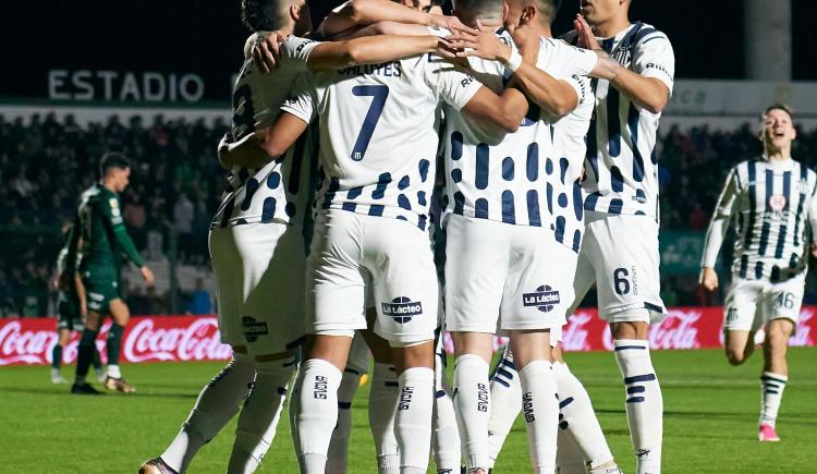 Imagen de Talleres ganó y postergó el festejo de River