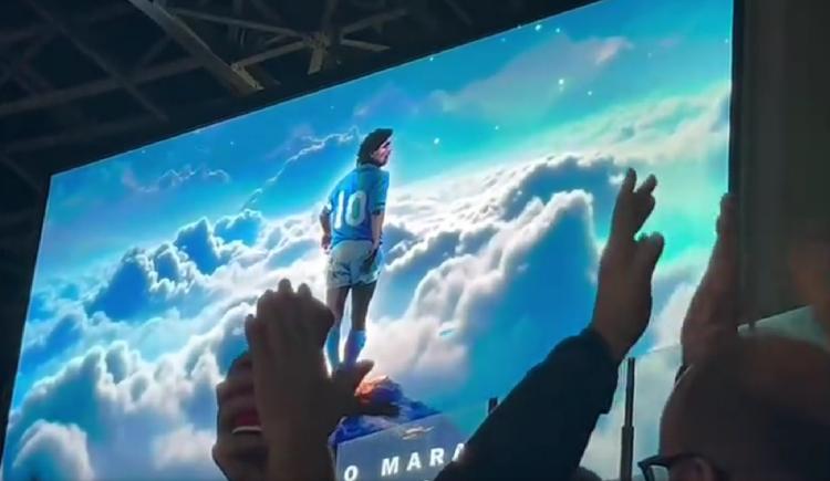 Imagen de Los hinchas de Napoli celebraron el cumpleaños de Maradona