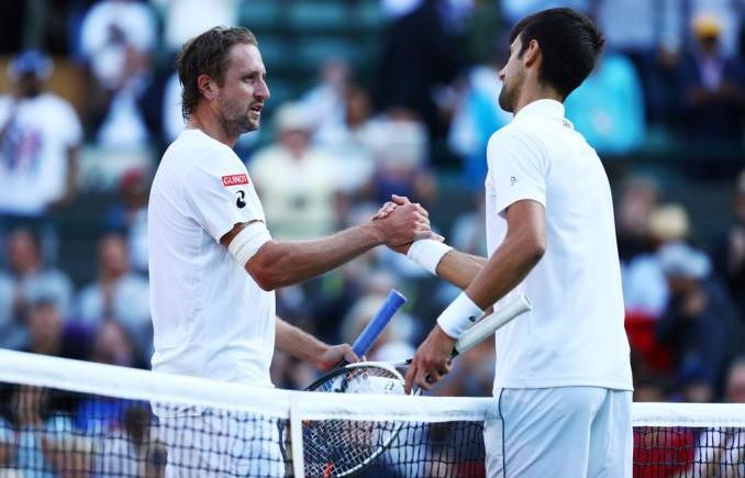 Imagen de Fuerte defensa a Novak Djokovic por parte de un colega no vacunado