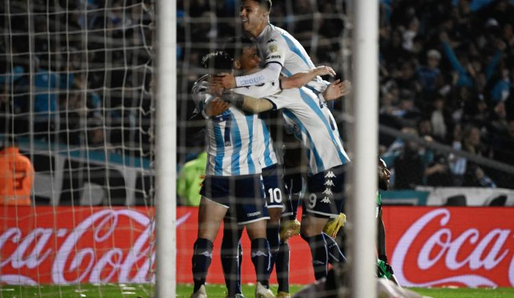 Imagen de Racing recuperó la convicción en una situación límite y logró la clasificación de manera heroica