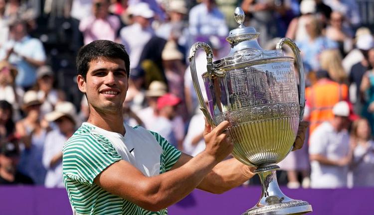 Imagen de Carlos Alcaraz: campeón en Queen's y otra vez número 1