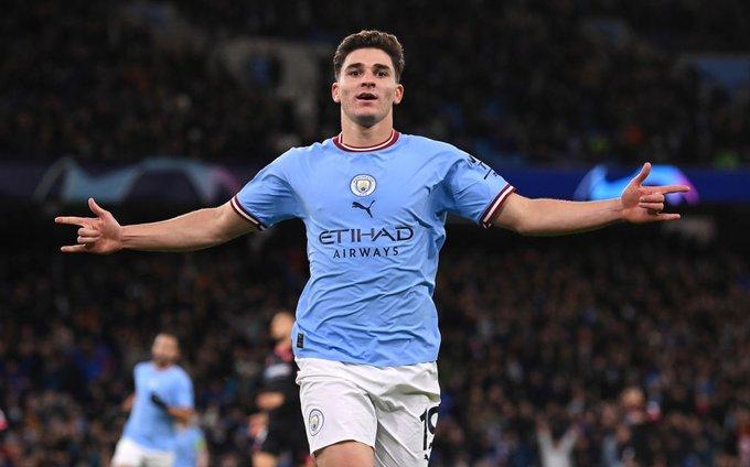 Imagen de Pep Guardiola, feliz por la renovación de Julián Álvarez: "Es un campeón del mundo"