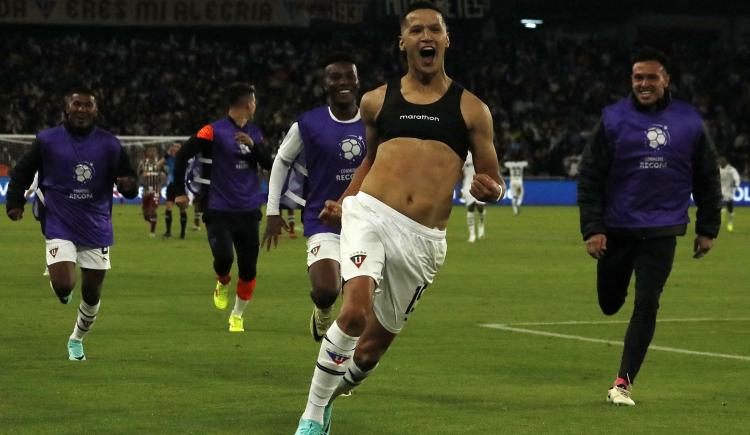 Imagen de Un polémico golazo de Alex Arce le dio la victoria a Liga de Quito en la ida de la Recopa Sudamericana