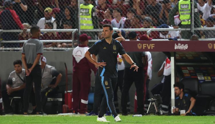 Imagen de La bronca de Lionel Scaloni tras el empate pasado por agua ante Venezuela