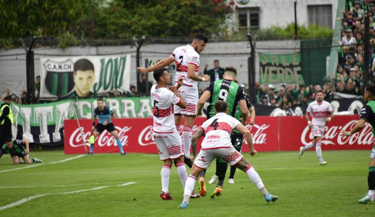 Imagen de Chicago igualó en un vibrante clásico con Morón y sigue líder