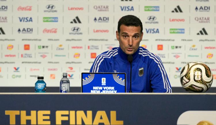 Imagen de Scaloni, en modo final: elogios a Messi, su relación con De la Fuente y una broma sobre Yamal