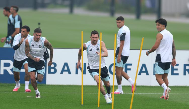 Imagen de Un guiño del cielo: Argentina se entrenó y la Roja no