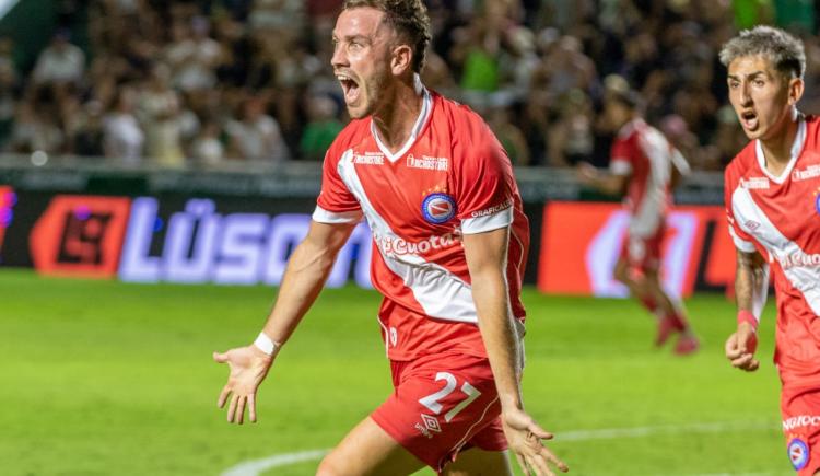 Imagen de Agónica victoria de Argentinos frente a Banfield para seguir en la cima