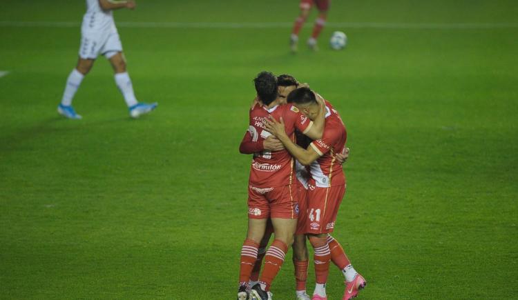 Imagen de ARGENTINOS VENCIÓ A GIMNASIA Y AVANZÓ A CUARTOS DE FINAL