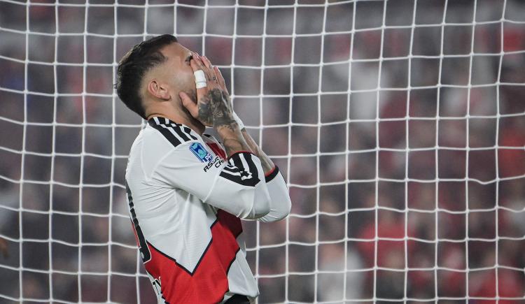 Imagen de River perdió con Rosario Central, profundizó su crisis y el Monumental insultó a jugadores y dirigentes