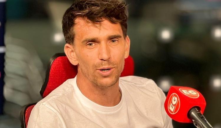 Imagen de Pablo Mouche y un buen centro a Fernando Gago