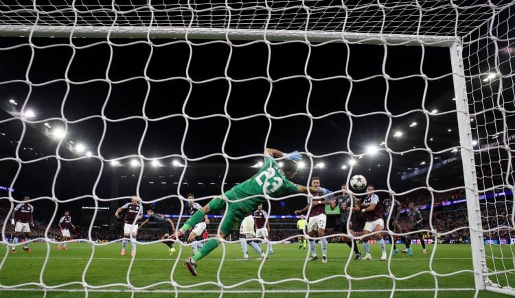 Imagen de Dibu Martínez brilló y Aston Villa dio el golpe ante Bayern Munich
