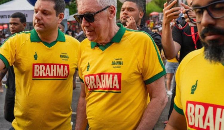 Imagen de Ancelotti fue al Carnaval y le pidieron que lleve a Neymar al Mundial: la respuesta del DT de Brasil