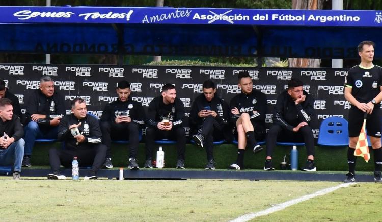 Imagen de Messi, Di María y Paredes le hicieron el aguante a la Sub 20 de Mascherano