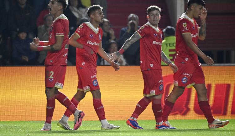 Imagen de Argentinos recuperó la memoria y acrecentó la crisis de Newell's