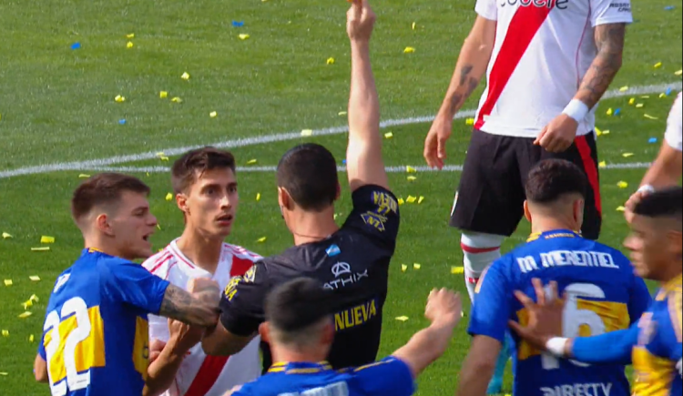 Imagen de Súper picante: la primera amarilla en Boca - River llegó a los ¡nueve segundos!