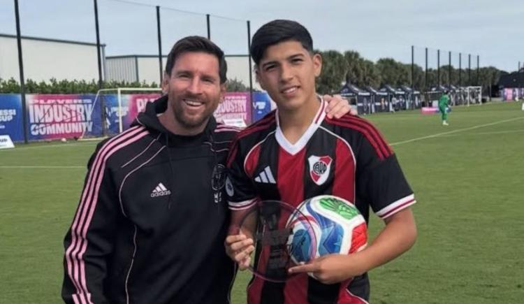 Imagen de Sueños de Selección y el espejo en Julián Álvarez: quién es Bruno Cabral, la nueva joya de River