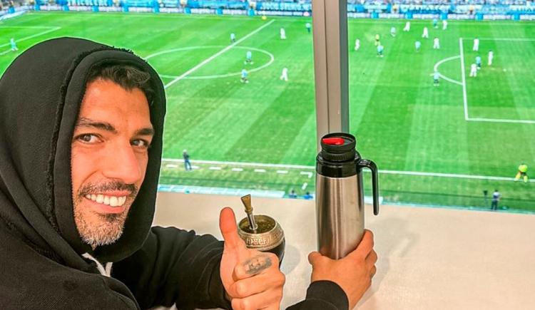 Imagen de Luis Suárez no jugó pero alentó a sus compañeros de Gremio