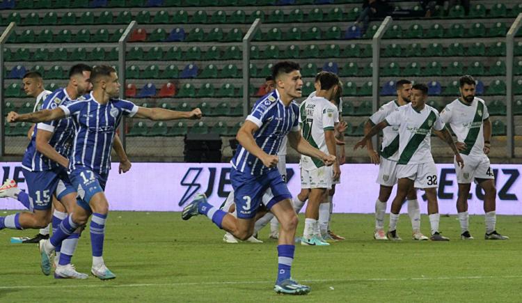 Imagen de Godoy Cruz eliminó a Banfield y es el segundo semifinalista