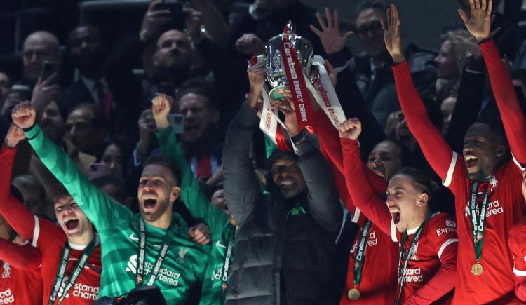 Imagen de Con Alexis Mac Allister como titular, Liverpool se consagró campeón de la EFL Cup