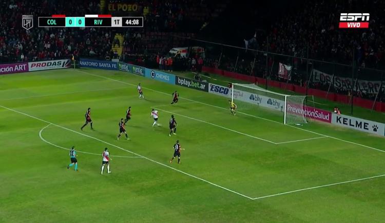 Imagen de El gol de Ramón Ábila que fue anulado por offside