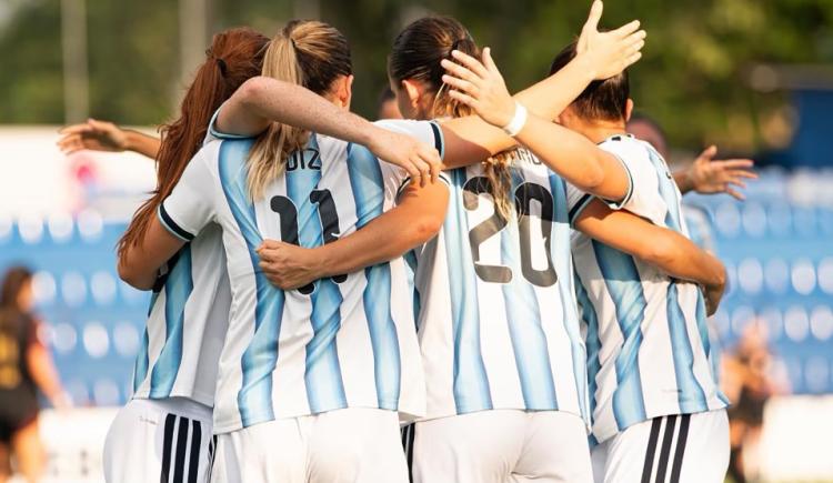Imagen de Inédito: una futbolista argentina tendrá un traspaso histórico a Europa
