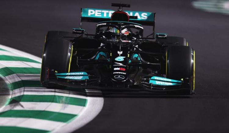 Imagen de GP DE ARABIA SAUDITA: EN UN DRAMÁTICO FINAL LEWIS HAMILTON SE QUEDÓ CON LA POLE