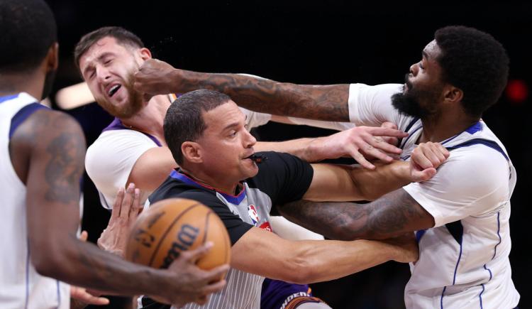Imagen de Golpes de puño y tres expulsados durante un juego de la NBA